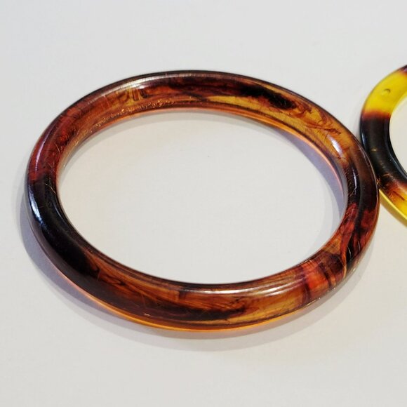 Two Vintage Bangle Bracelets Faux Tortoise Shell Translucent Lucite - Picture 8 of 16